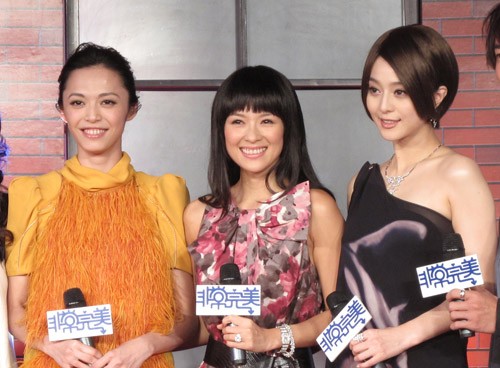 Diêu Thần (trái), Chương Tử Di (giữa) và Phạm Băng Băng trong buổi phỏng vấn sau khi hợp tác chung trong phi "Phi thường hoàn mỹ" năm 2009.